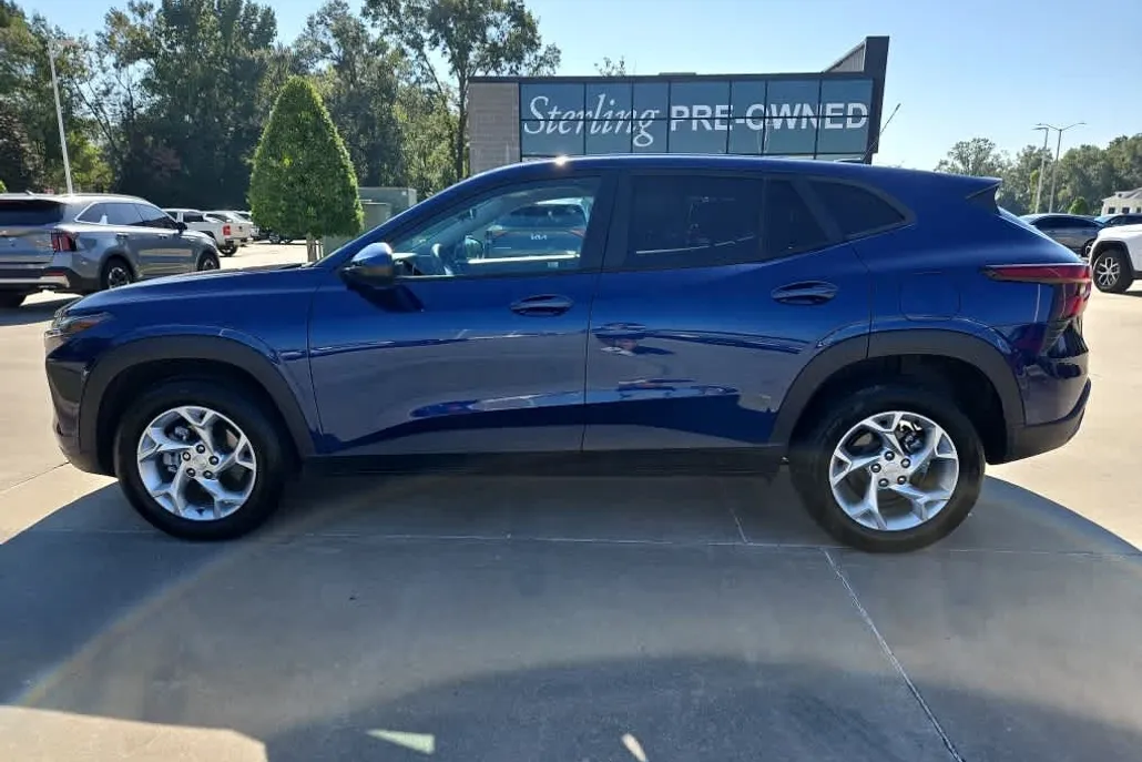 2024 Chevrolet Trax LS photo 1