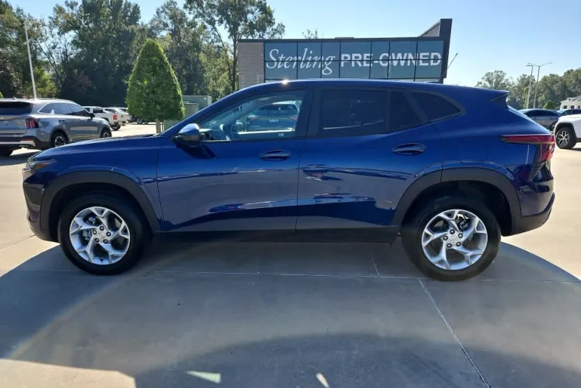 2024 Chevrolet Trax LS photo 1