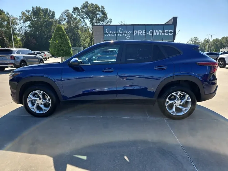 2024 Chevrolet Trax LS photo 1