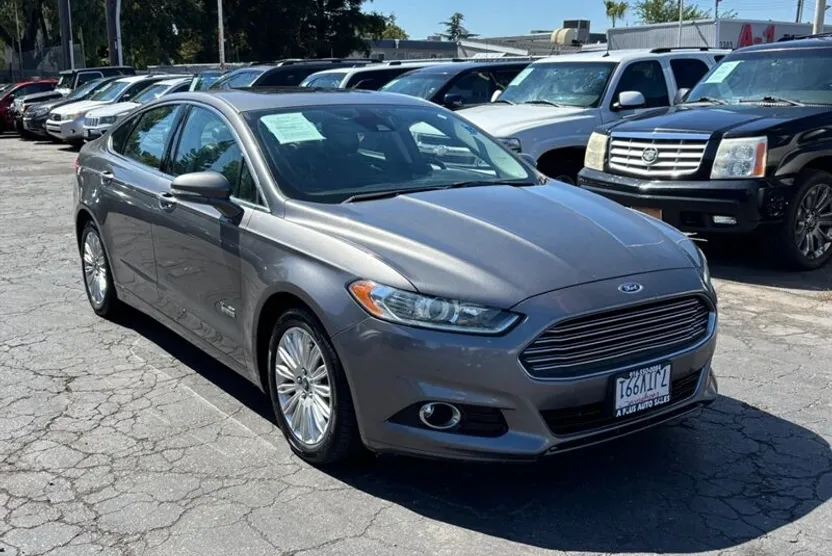 2014 Ford Fusion Energi Titanium photo 1