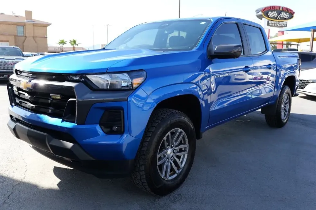 2023 Chevrolet Colorado LT photo 1