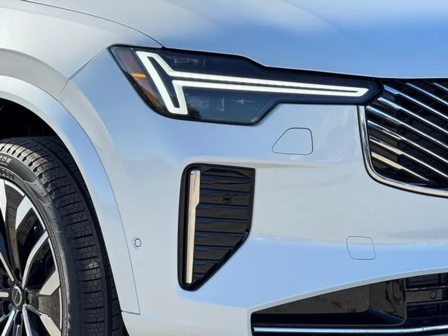 2026 Volvo XC90 Plus photo 1