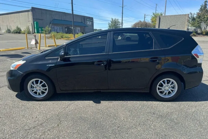 2012 Toyota Prius V Two photo 1