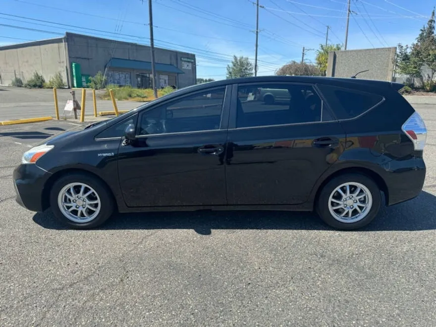 2012 Toyota Prius V Two photo 1