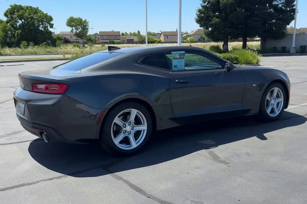 2018 Chevrolet Camaro LS photo 1