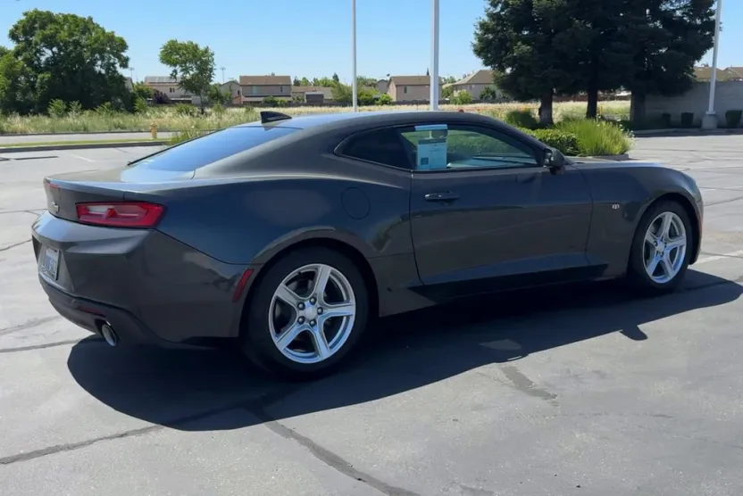 2018 Chevrolet Camaro LS photo 1
