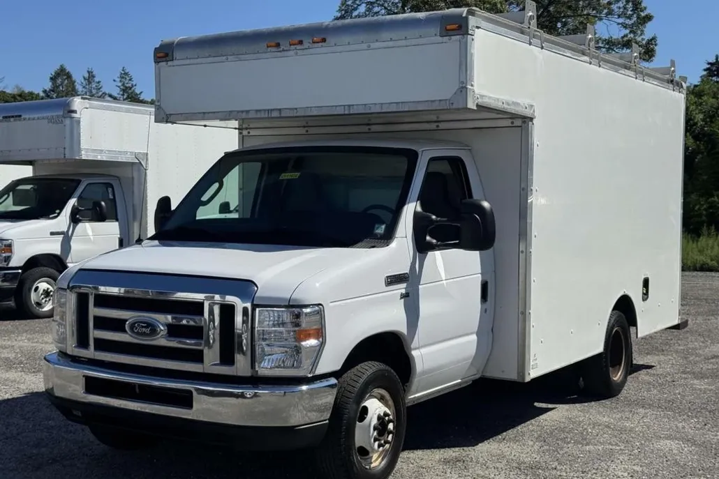 2018 Ford E-350 photo 1