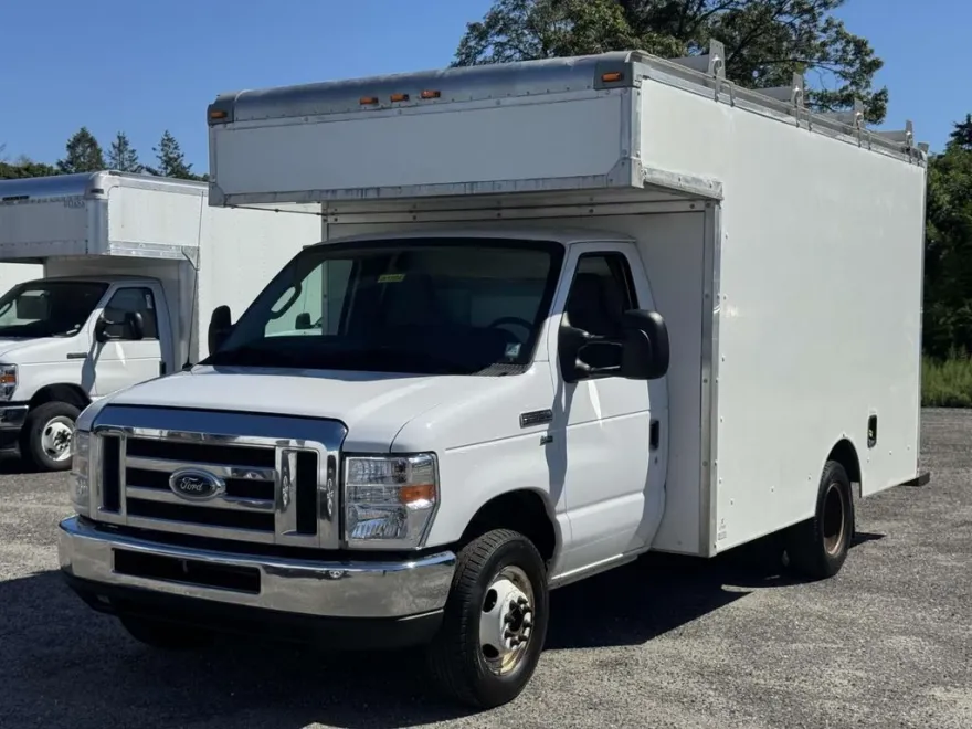 2018 Ford E-350 photo 1