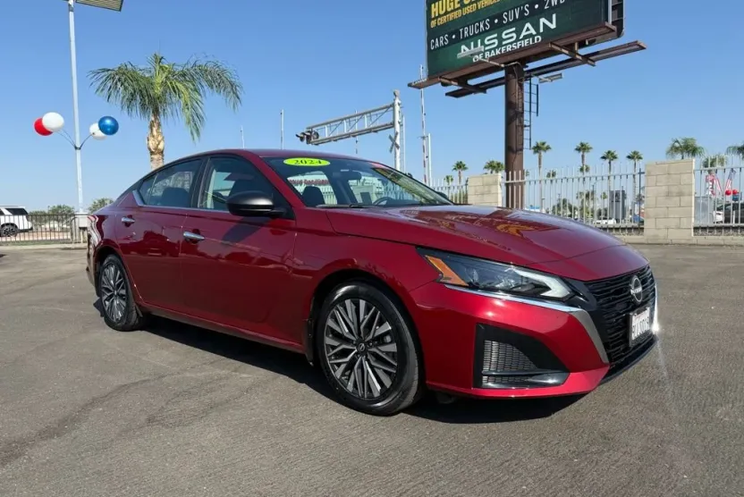 2024 Nissan Altima 2.5 SV photo 1
