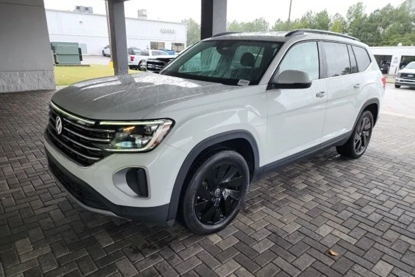 2024 Volkswagen Atlas SE Technology photo 1