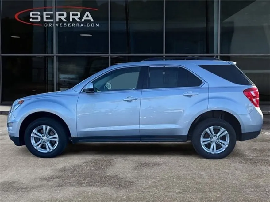 2017 Chevrolet Equinox LT photo 1