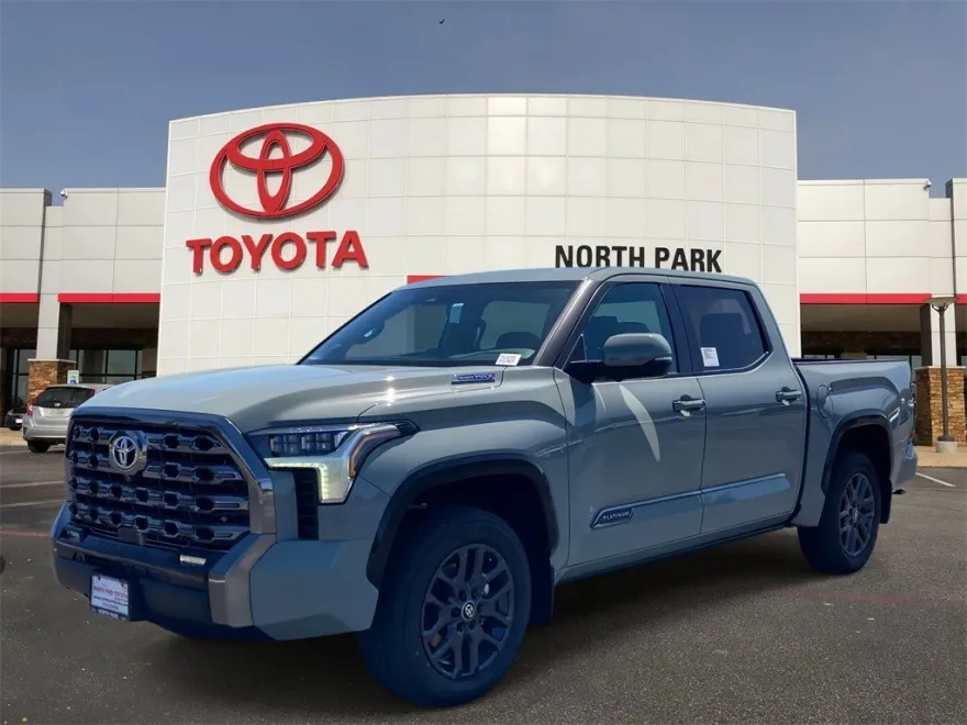2026 Toyota Tundra Platinum photo 1