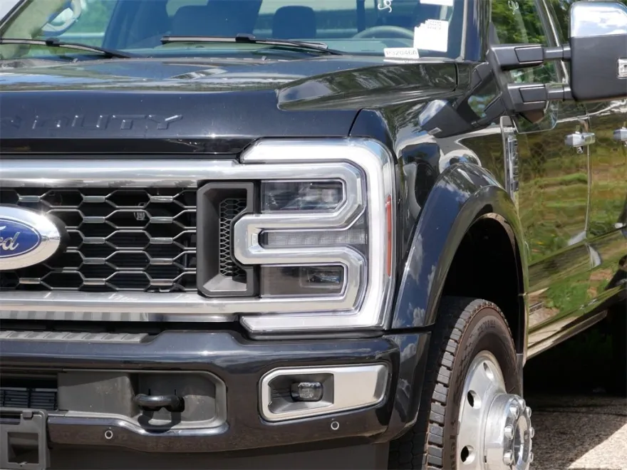 2025 Ford F-450 Platinum photo 1