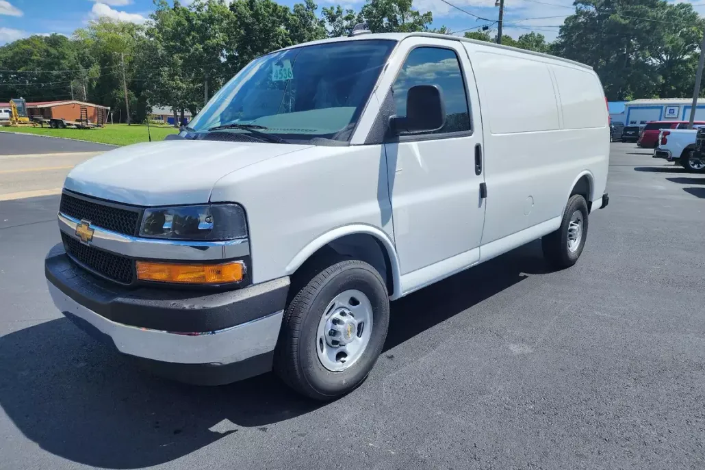 2025 Chevrolet Express Cargo 2500 Base photo 1