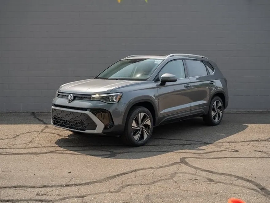 2025 Volkswagen Taos SE photo 1
