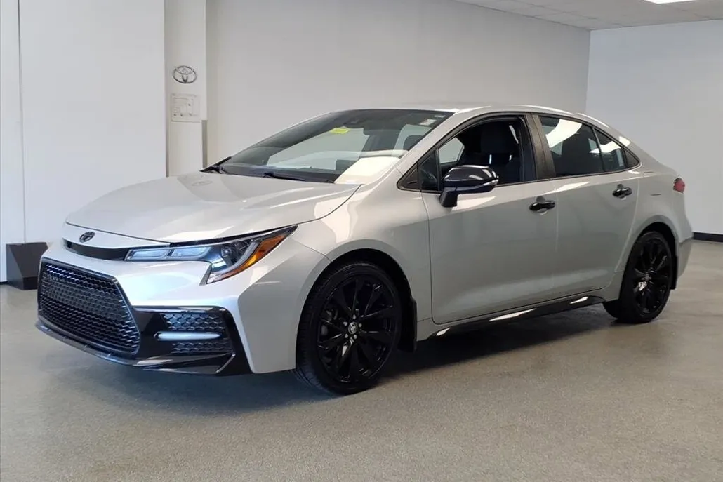 2022 Toyota Corolla SE photo 1
