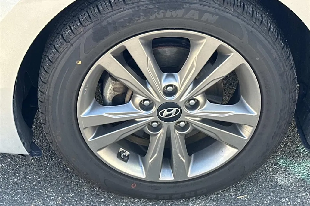 2017 Hyundai Elantra SE photo 1