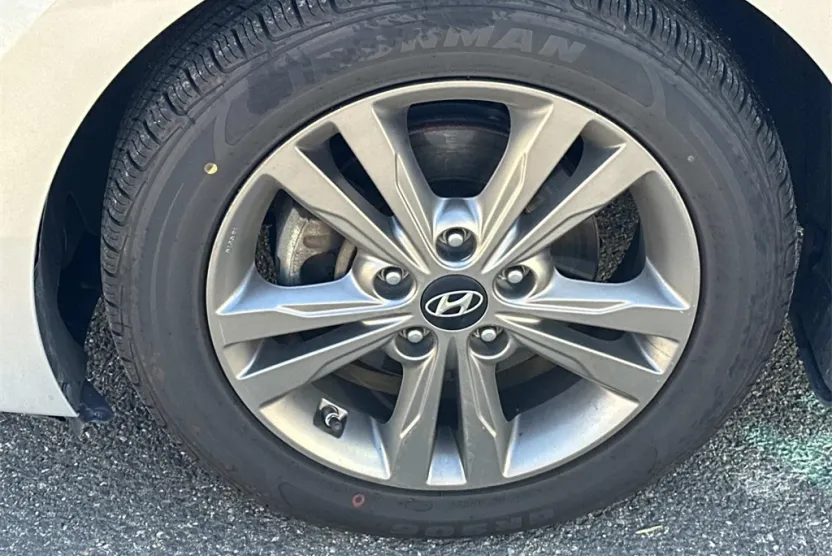 2017 Hyundai Elantra SE photo 1
