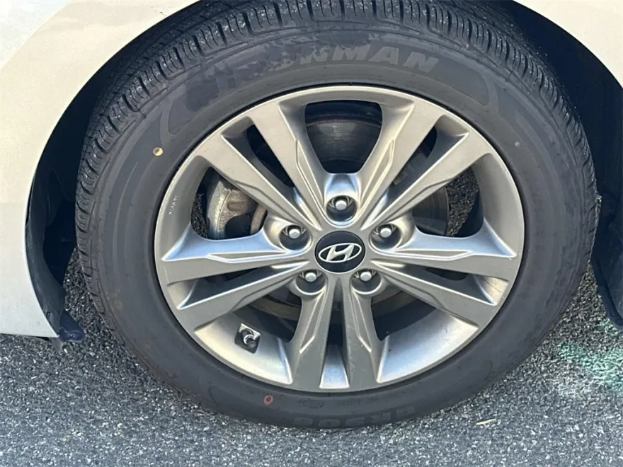 2017 Hyundai Elantra SE photo 1