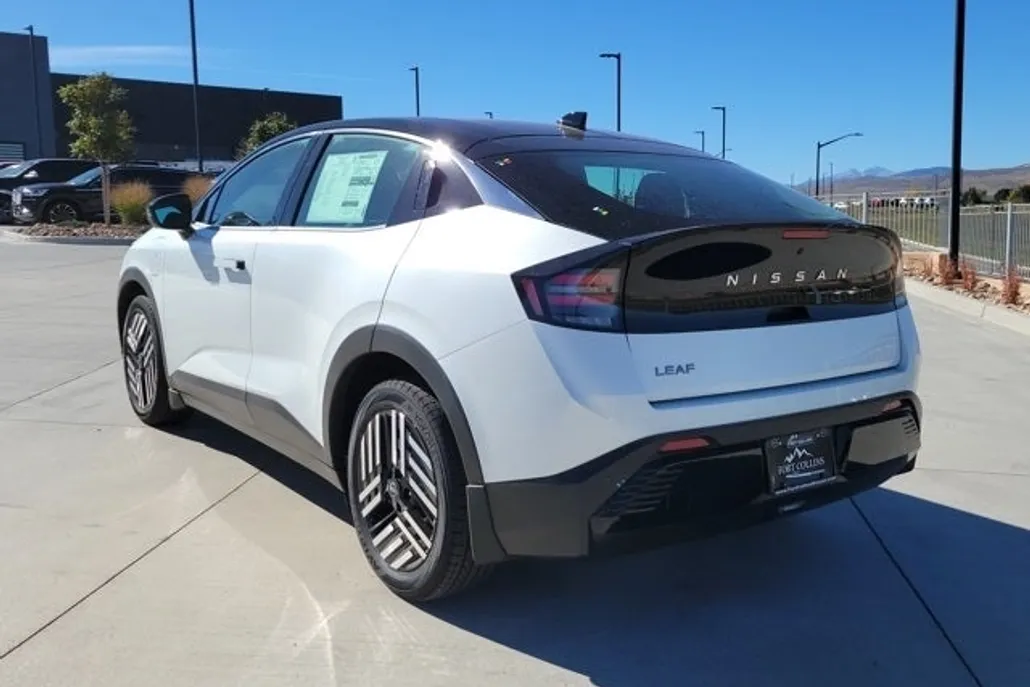 2026 Nissan Leaf SV photo 1