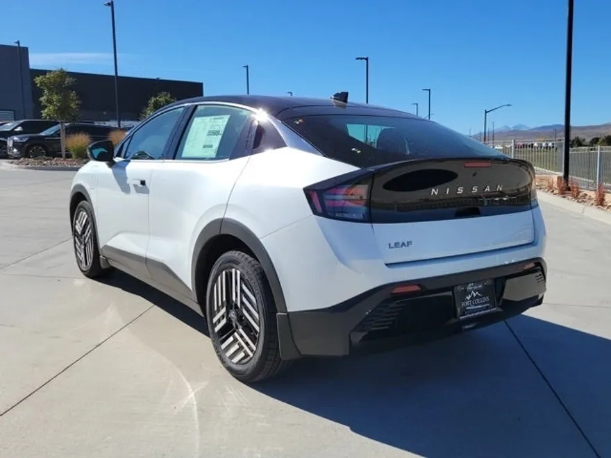 2026 Nissan Leaf SV photo 1