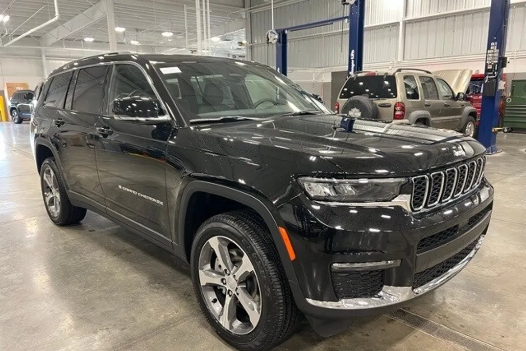2025 Jeep Grand Cherokee L photo 1