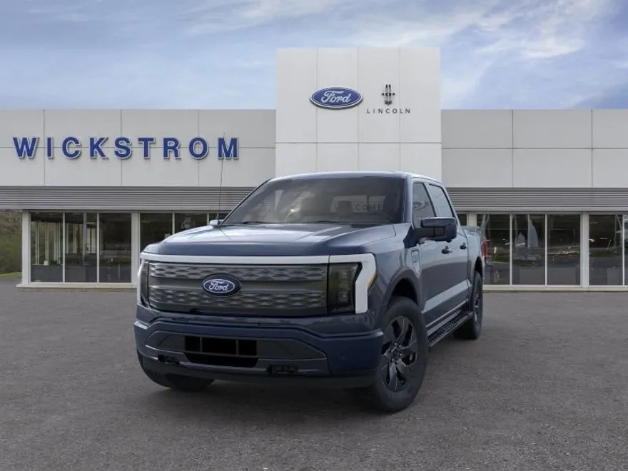 2025 Ford F-150 Lightning Lariat photo 2