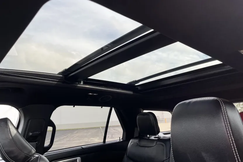 2022 Ford Explorer ST photo 1