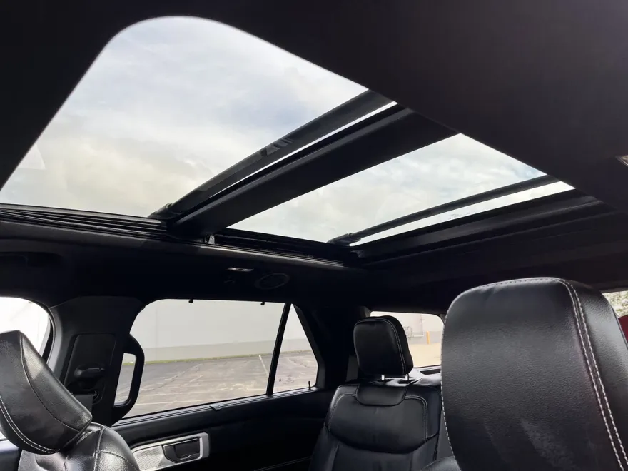 2022 Ford Explorer ST photo 1