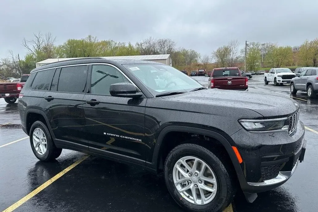 2025 Jeep Grand Cherokee Laredo X photo 1
