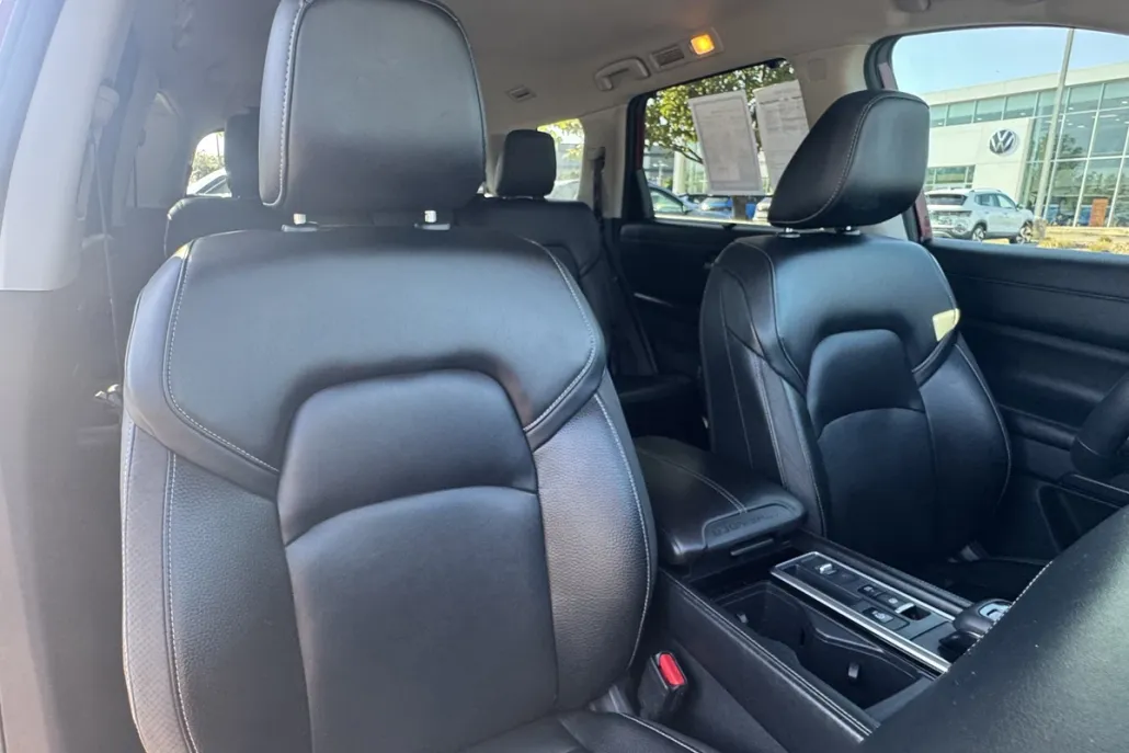 2023 Nissan Pathfinder SL photo 1