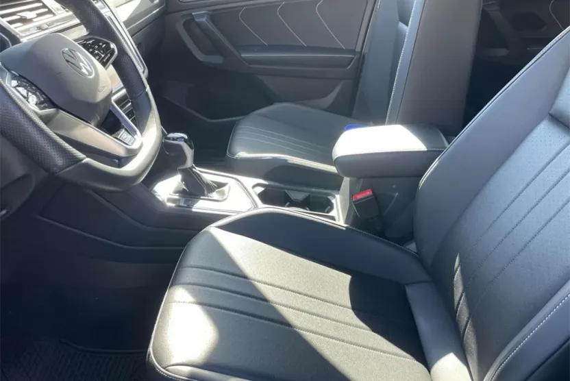 2023 Volkswagen Tiguan SE R-Line Black photo 1