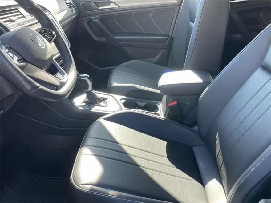 2023 Volkswagen Tiguan SE R-Line Black photo 1