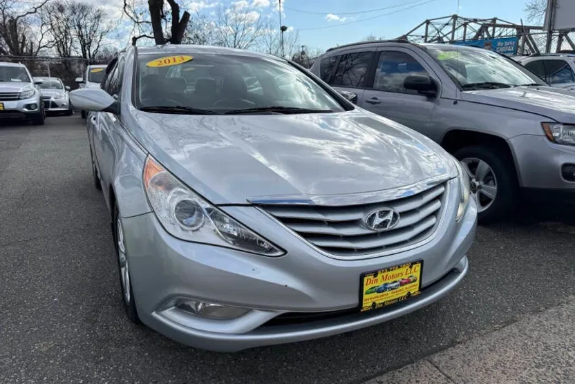 2013 Hyundai Sonata GLS photo 1