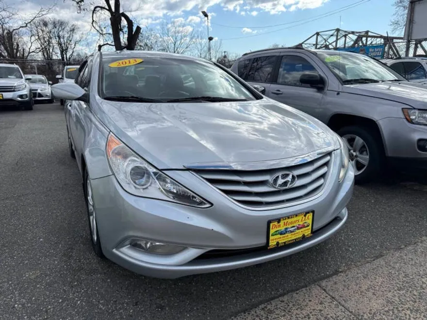 2013 Hyundai Sonata GLS photo 1