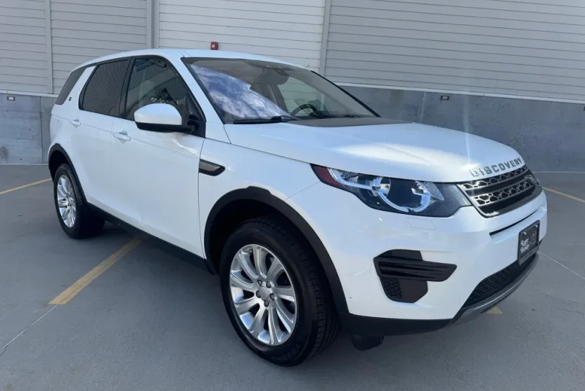 2018 Land Rover Discovery Sport SE photo 1