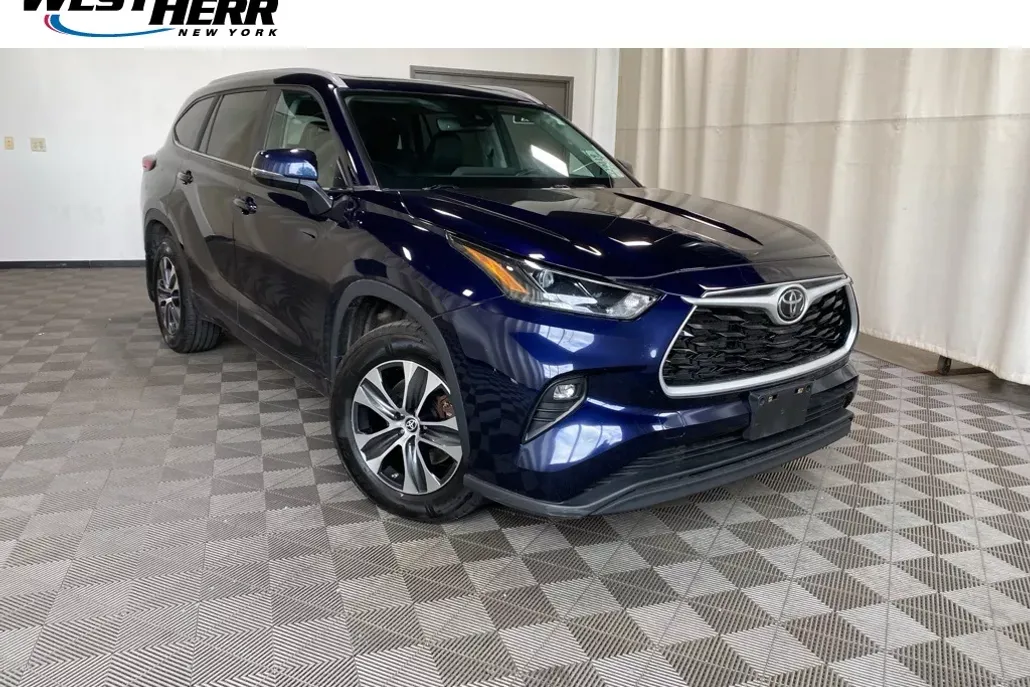 2023 Toyota Highlander XLE photo 1