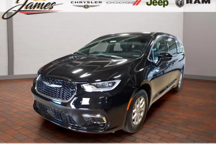 2026 Chrysler Pacifica photo 1