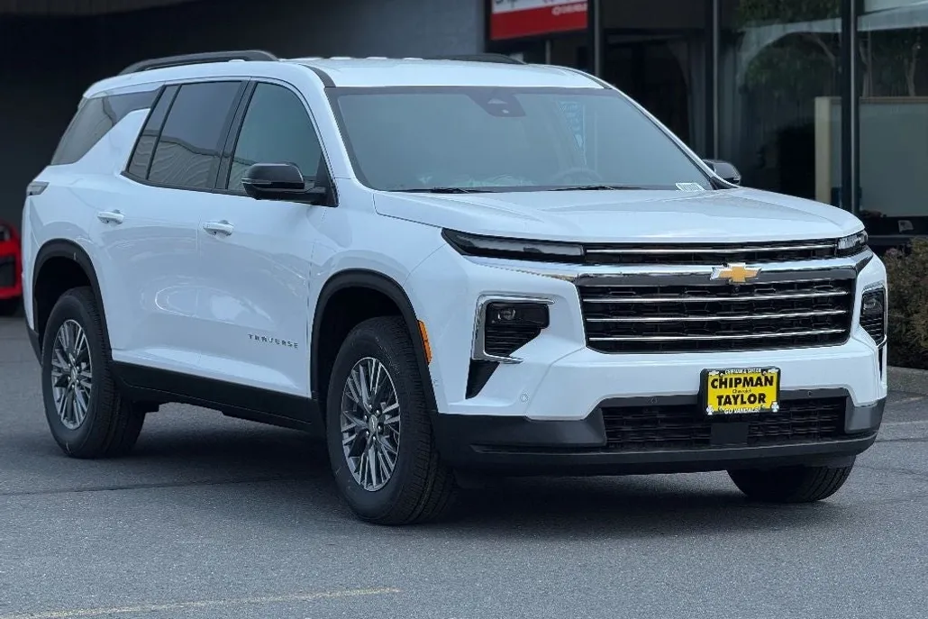 2025 Chevrolet Traverse photo 1
