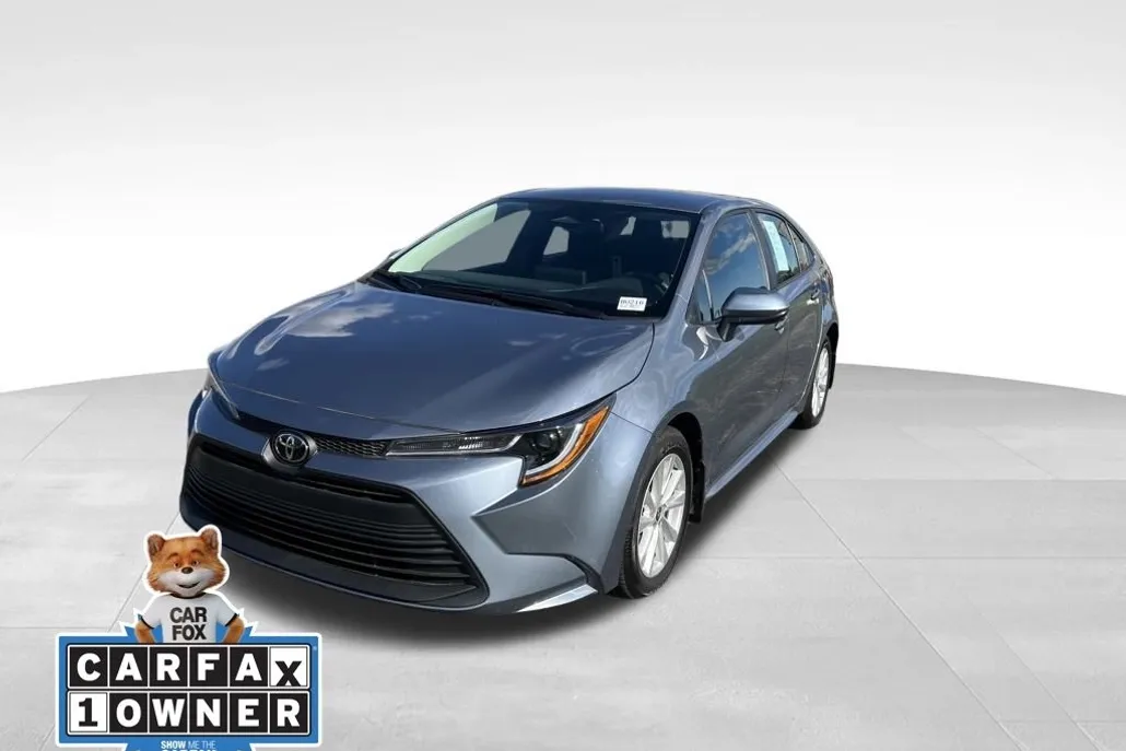2024 Toyota Corolla LE photo 1
