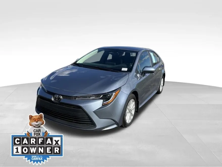 2024 Toyota Corolla LE photo 1