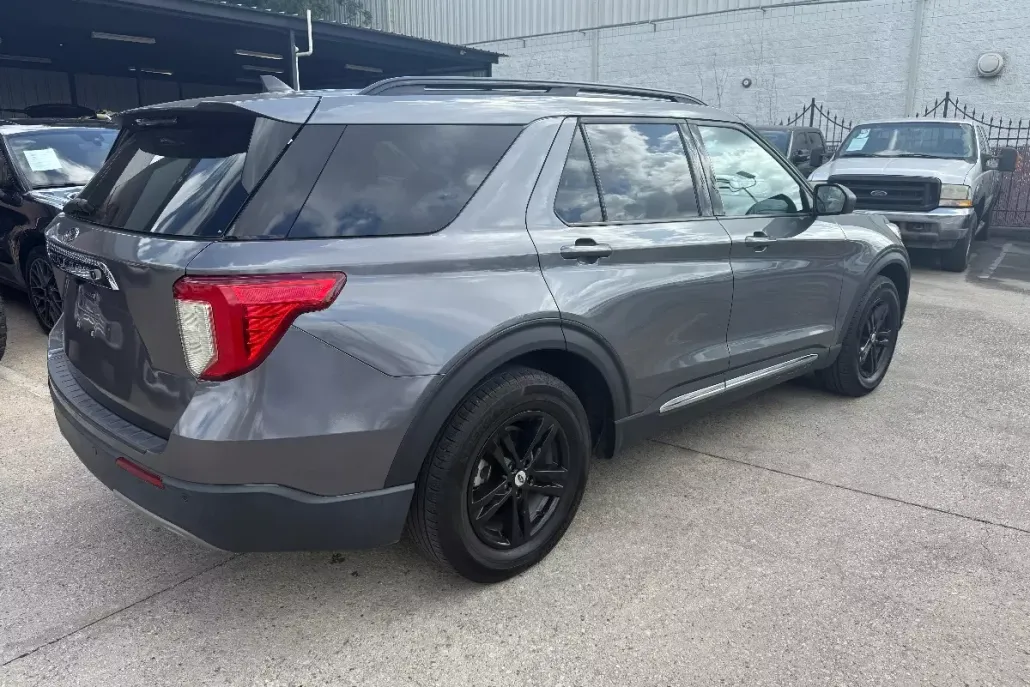2024 Ford Explorer XLT photo 1