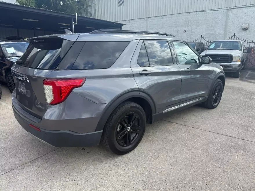2024 Ford Explorer XLT photo 1