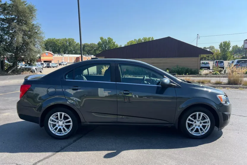 2016 Chevrolet Sonic LT photo 1