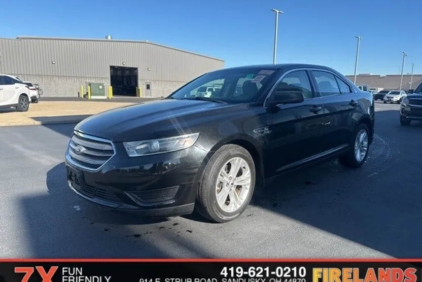 2015 Ford Taurus SE photo 1