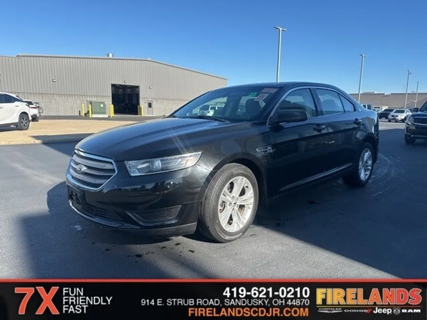 2015 Ford Taurus SE photo 1
