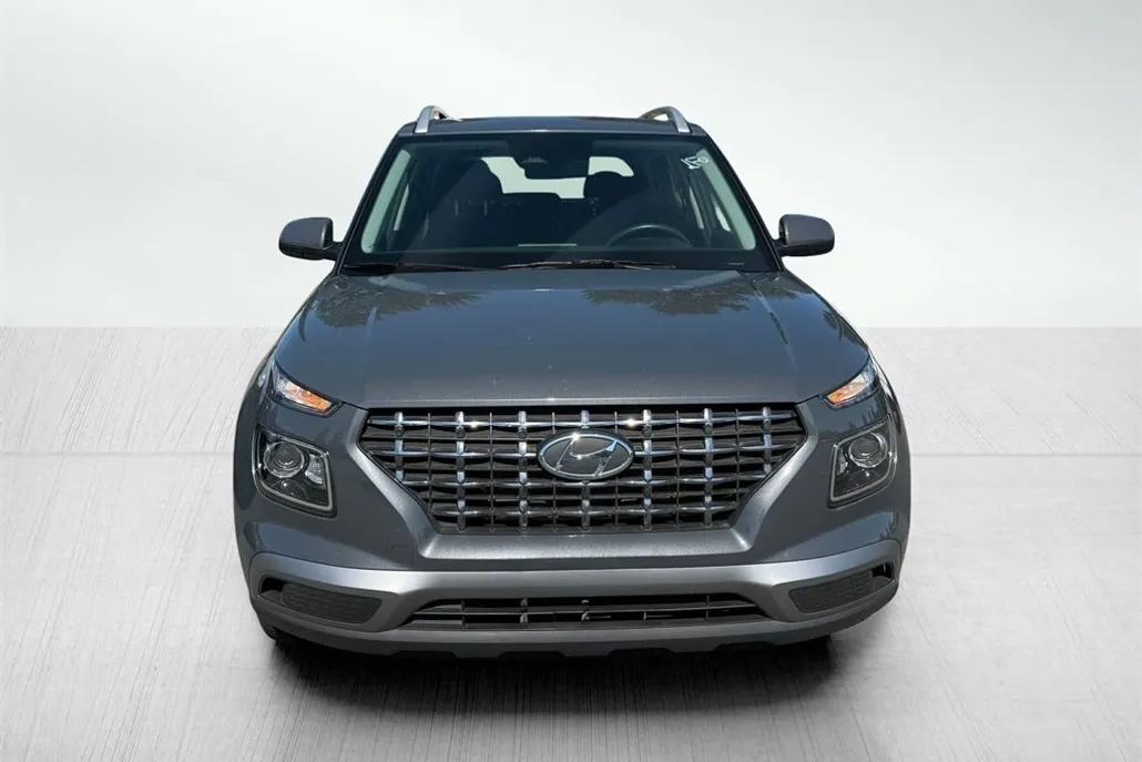 2024 Hyundai Venue SEL photo 1