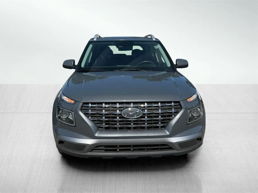 2024 Hyundai Venue SEL photo 1