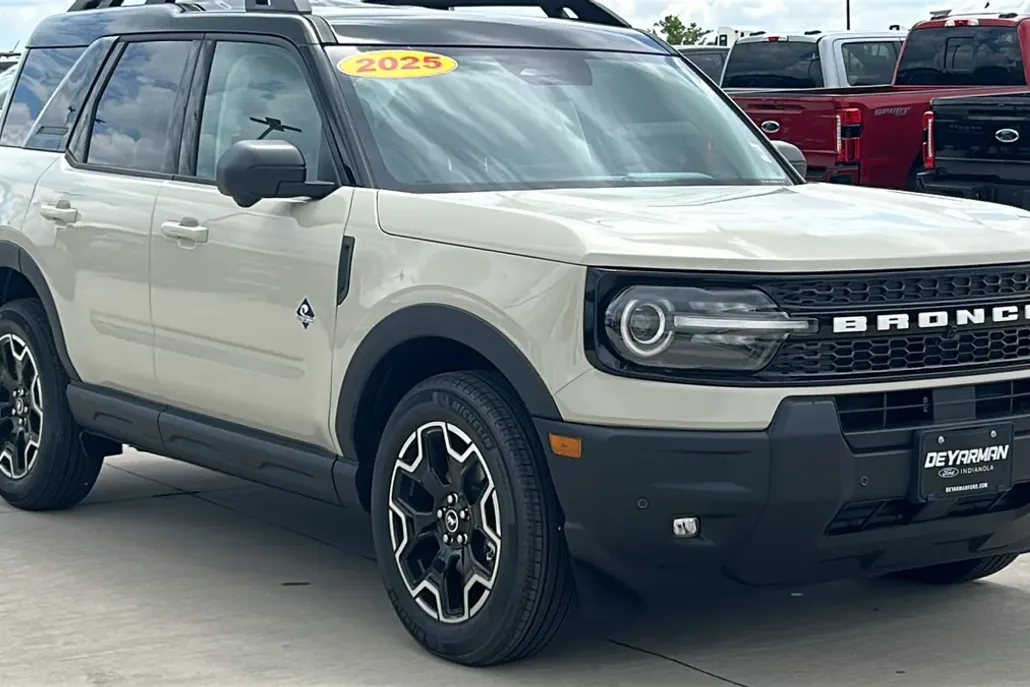 2025 Ford Bronco Sport Outer Banks photo 1