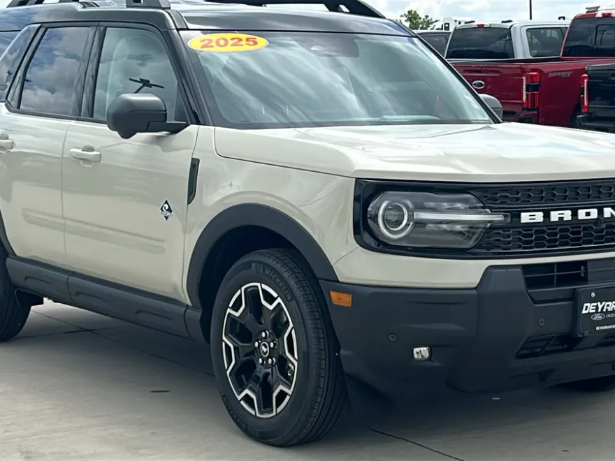 2025 Ford Bronco Sport Outer Banks photo 1